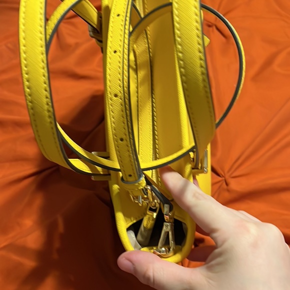 19830698_44554819_600.jpg Michael kors bags